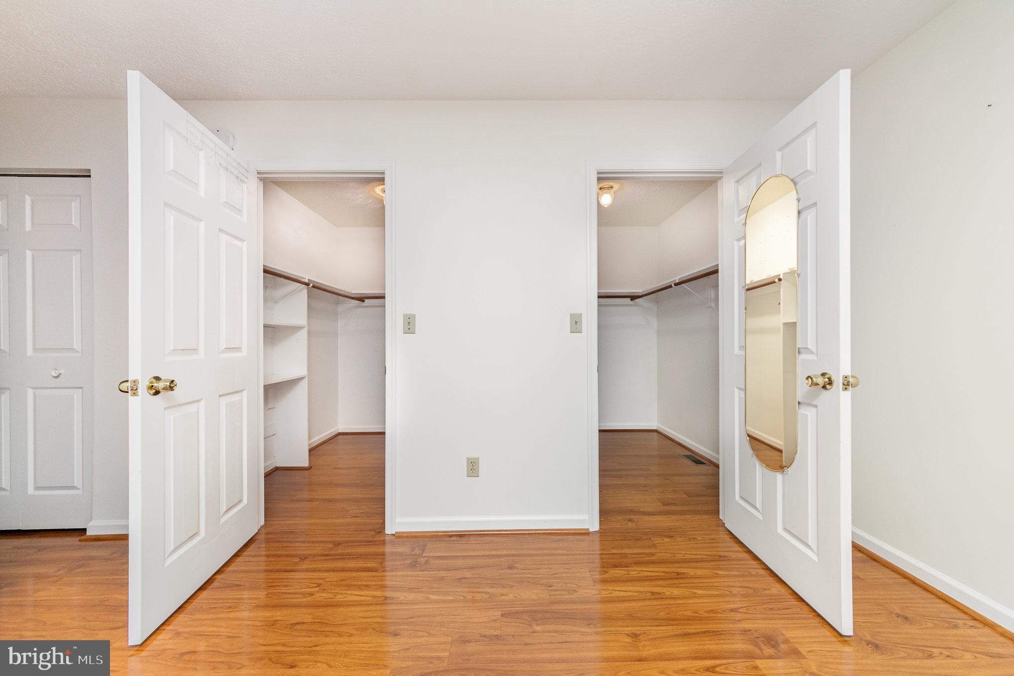 112 QUEENWOOD CT