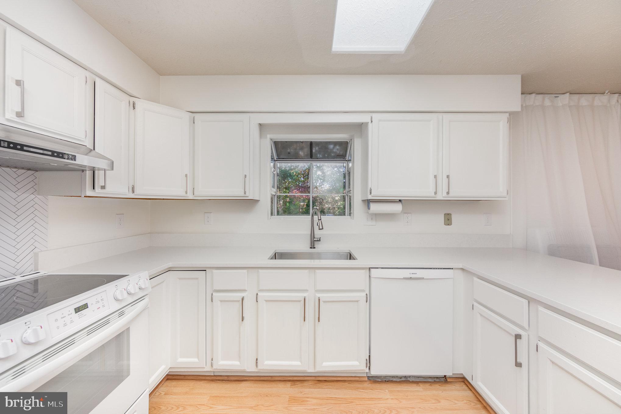 112 QUEENWOOD CT
