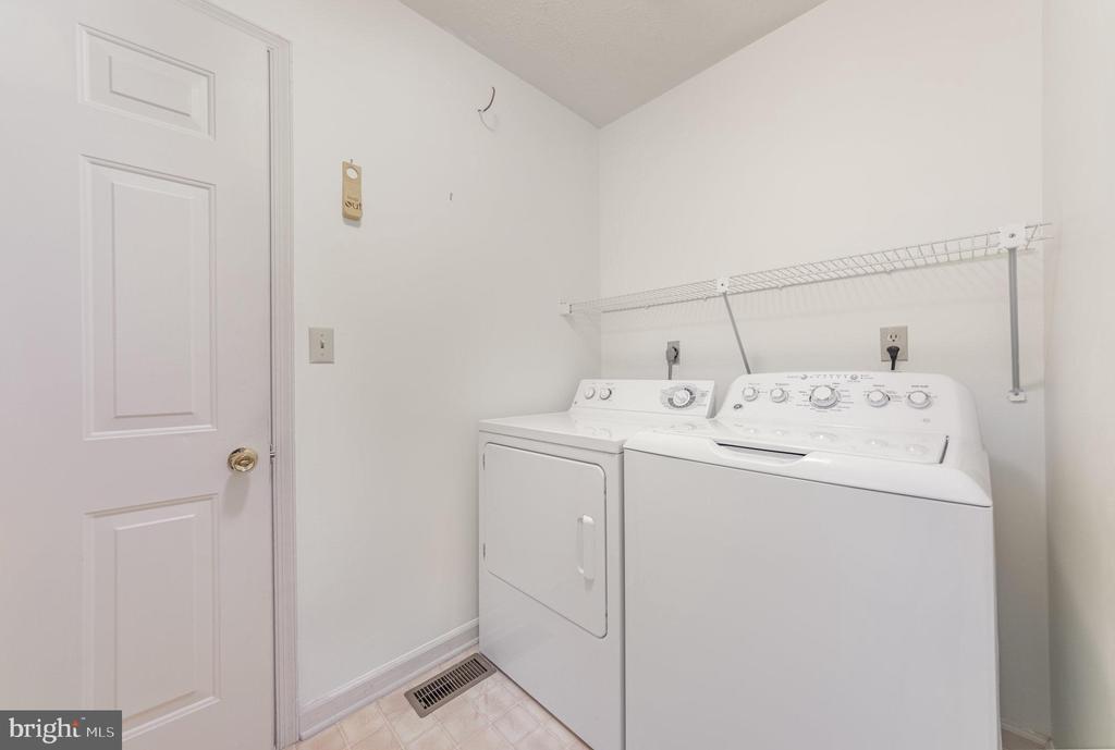 112 QUEENWOOD CT