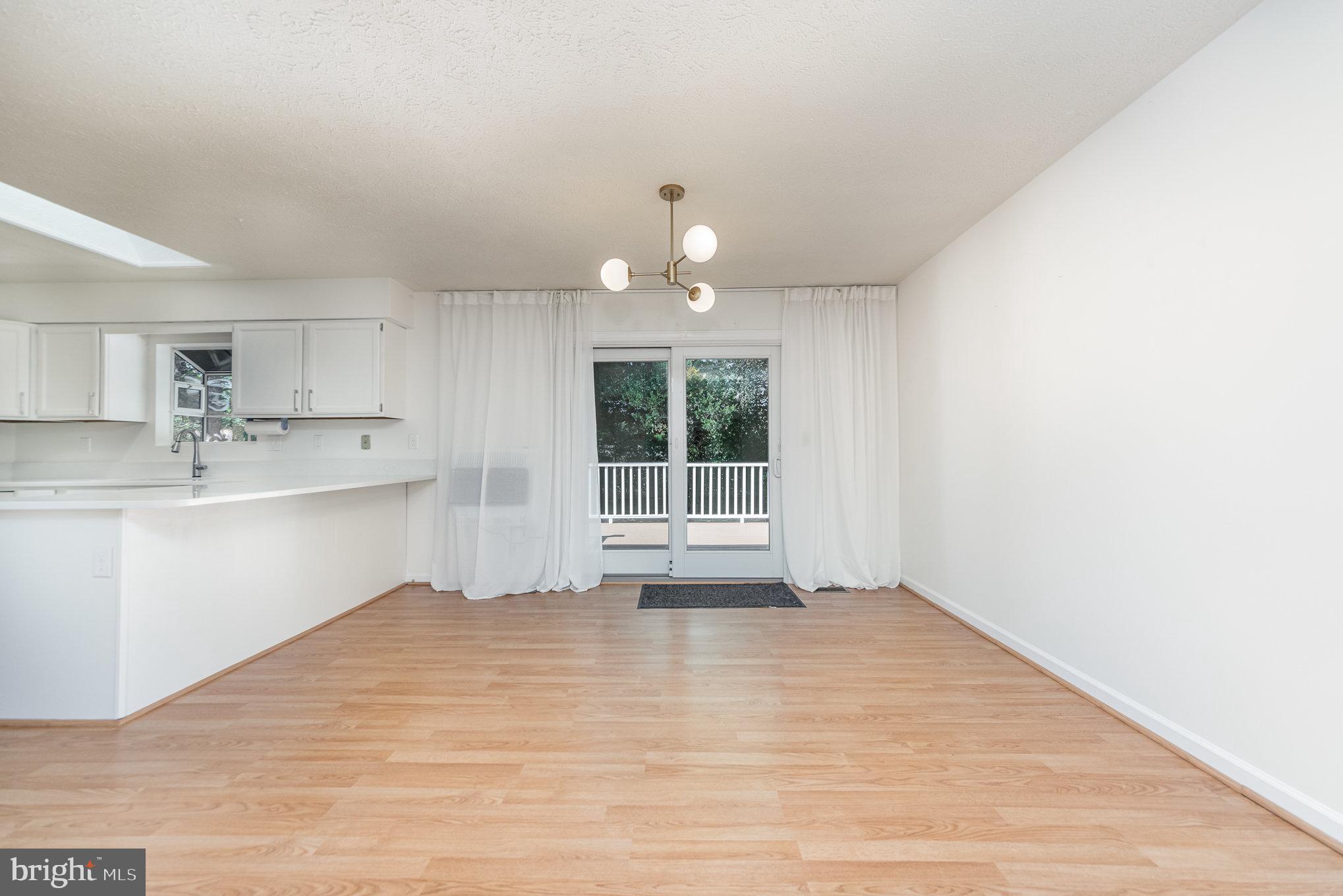 112 QUEENWOOD CT