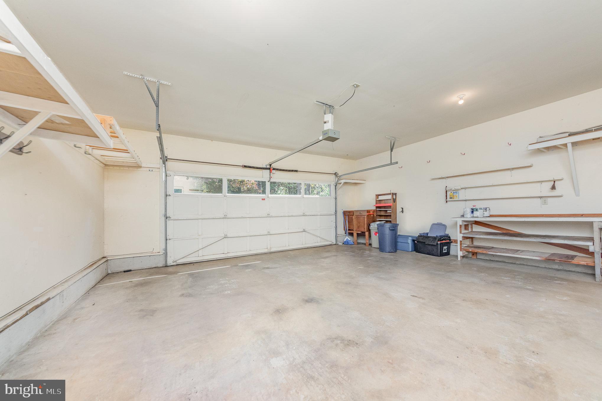 112 QUEENWOOD CT