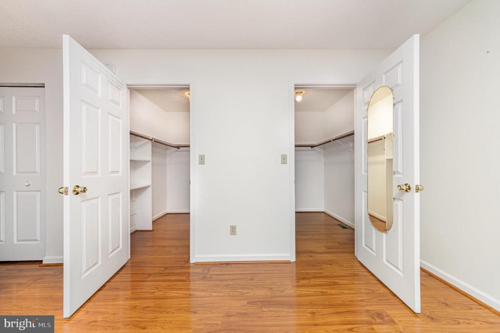 112 QUEENWOOD CT