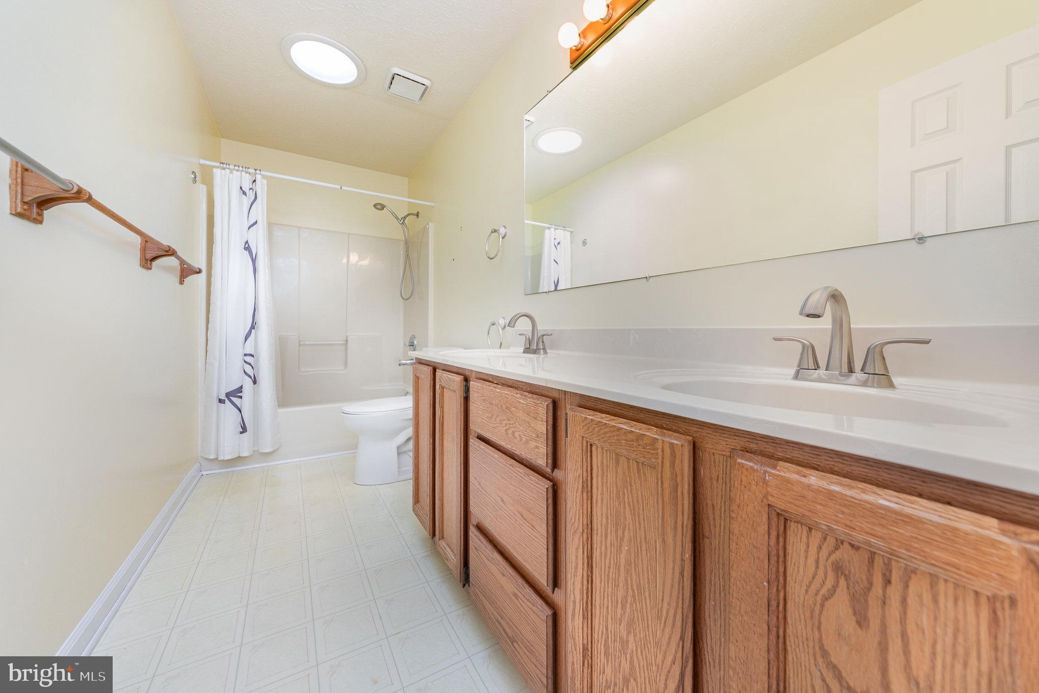112 QUEENWOOD CT
