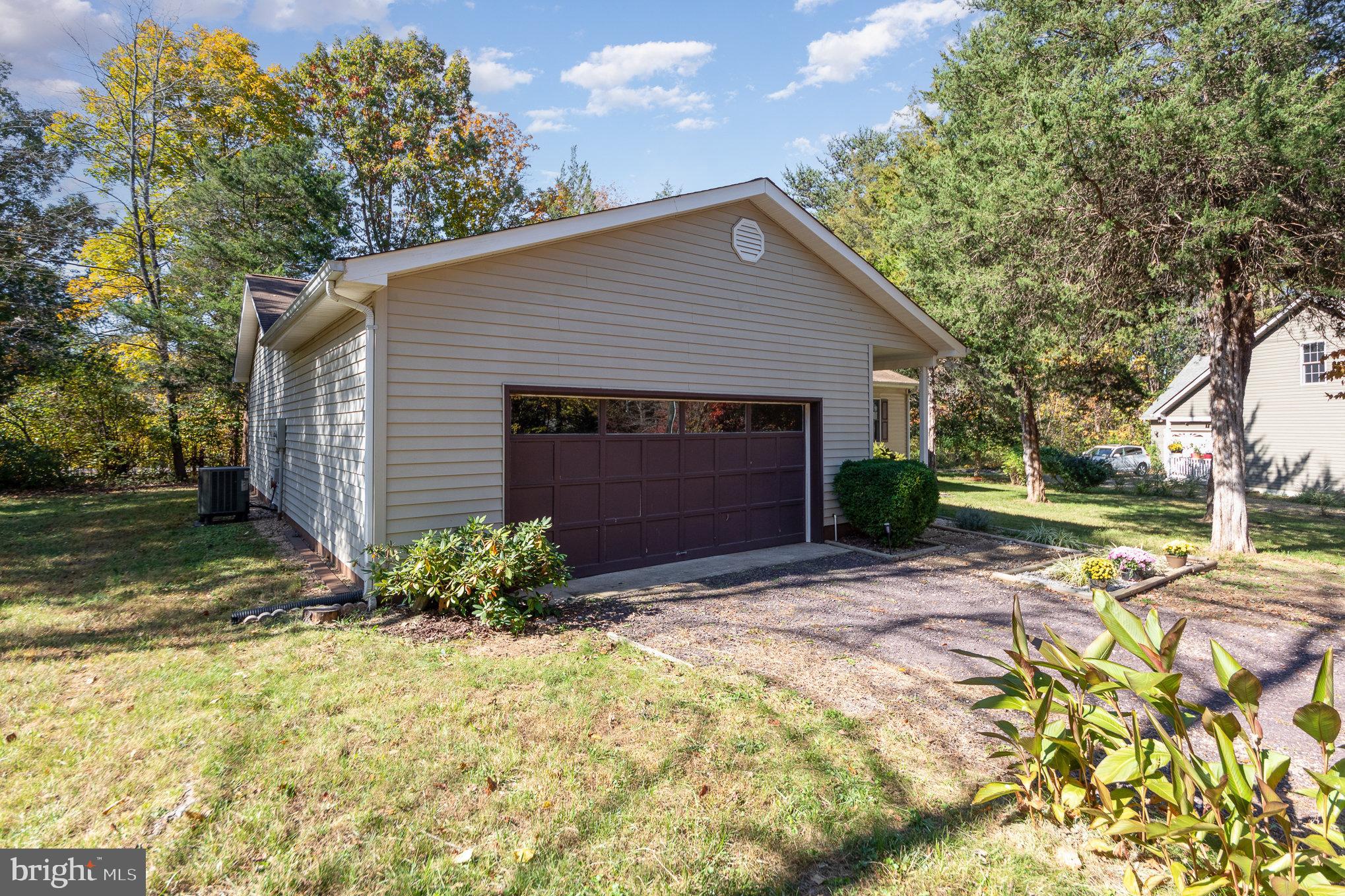112 QUEENWOOD CT