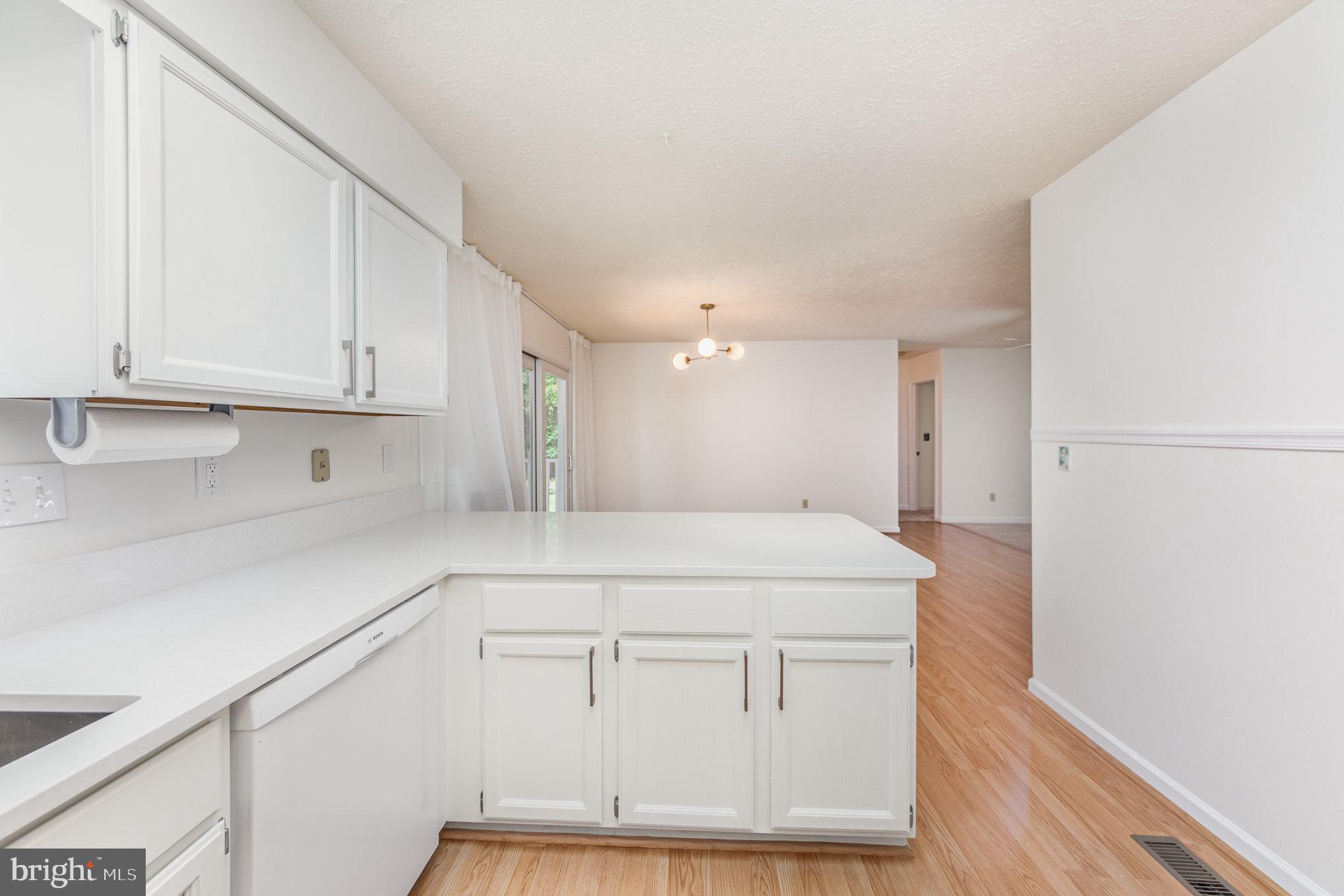 112 QUEENWOOD CT