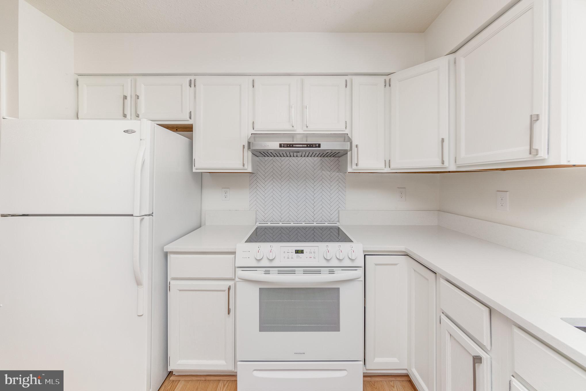 112 QUEENWOOD CT