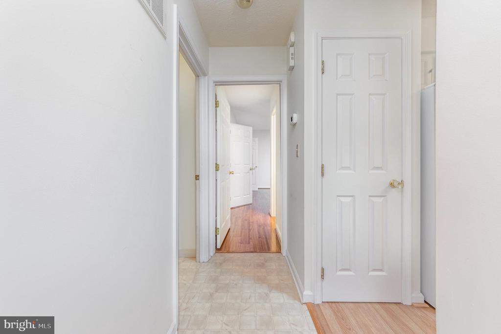 112 QUEENWOOD CT