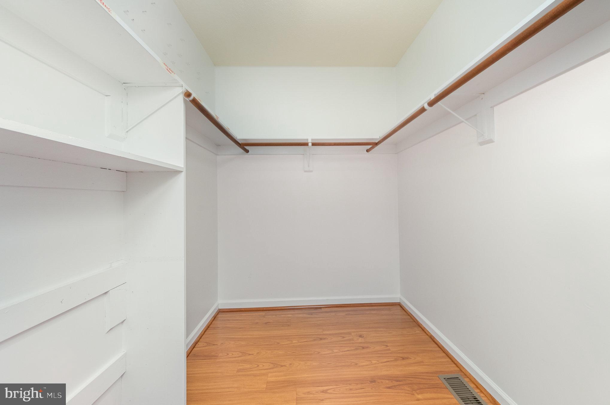 112 QUEENWOOD CT