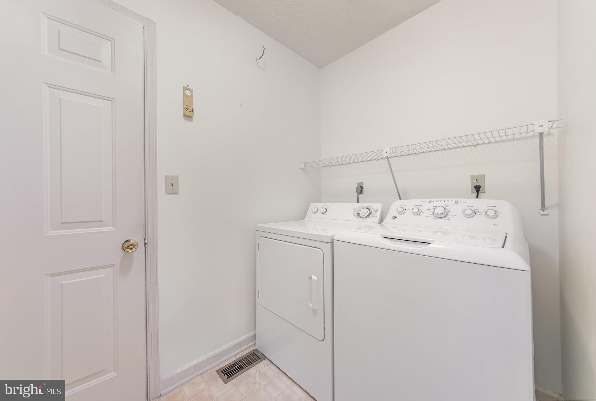 112 QUEENWOOD CT