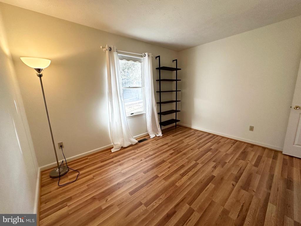 112 QUEENWOOD CT