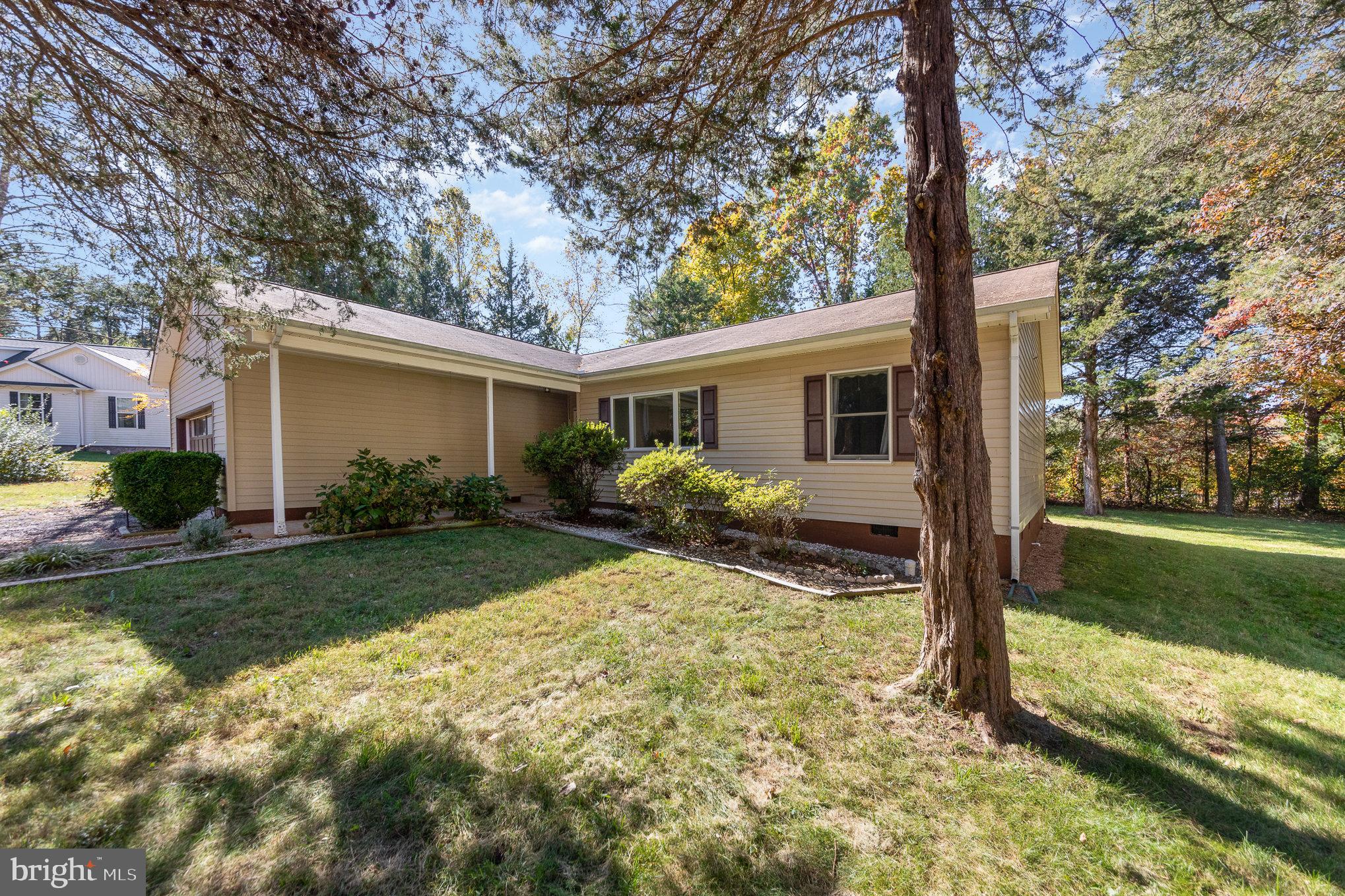 112 QUEENWOOD CT