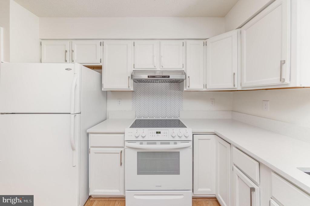 112 QUEENWOOD CT