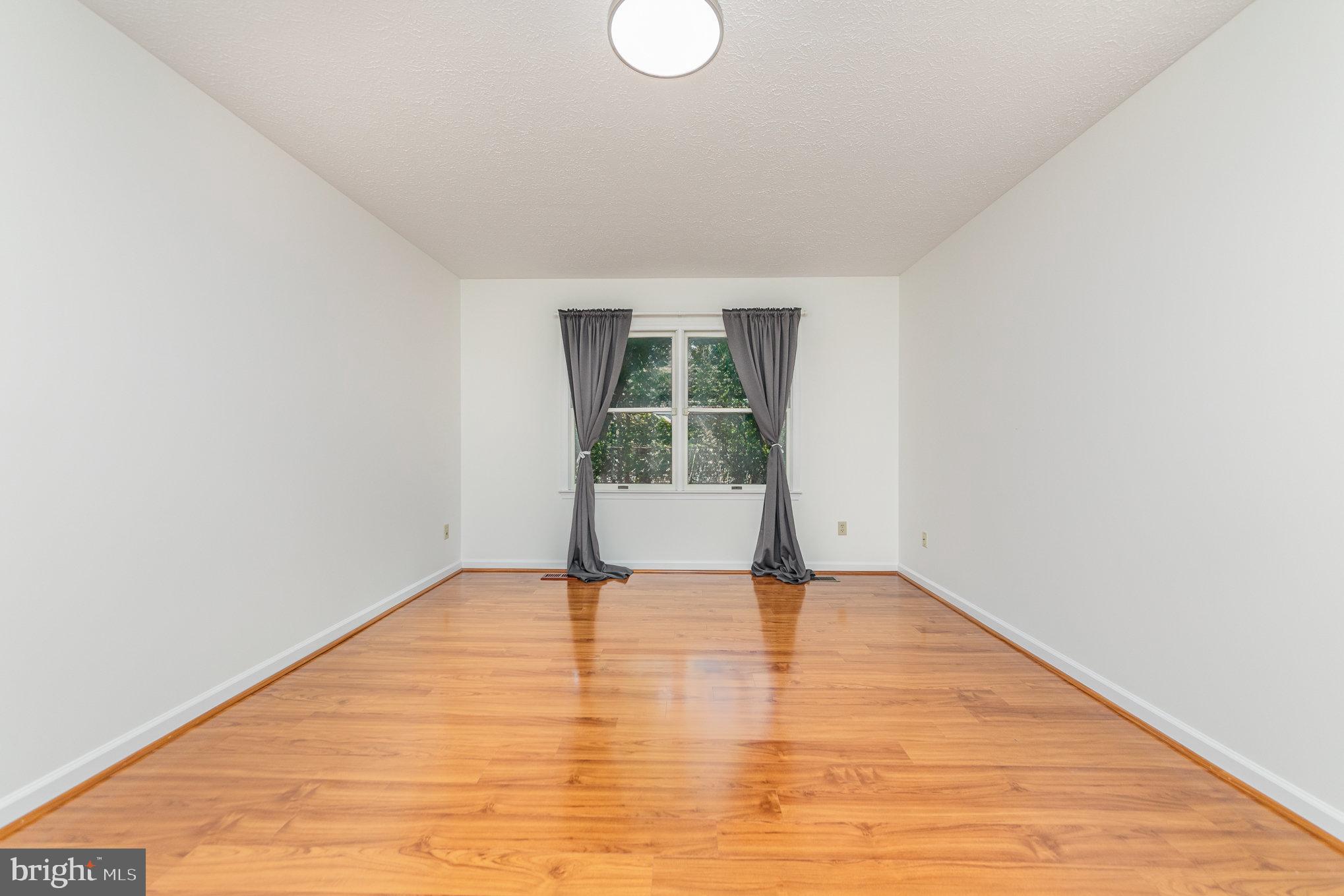 112 QUEENWOOD CT