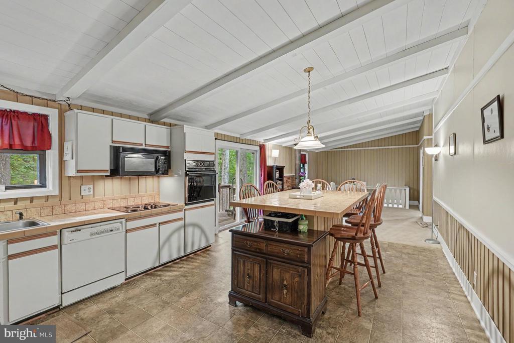 222 CREEKSIDE DRIVE