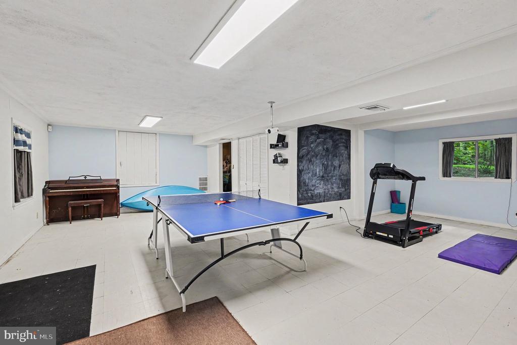 222 CREEKSIDE DRIVE