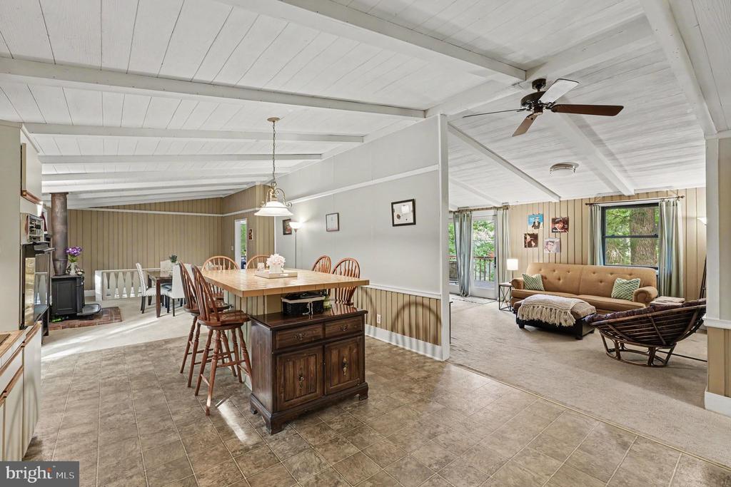 222 CREEKSIDE DRIVE