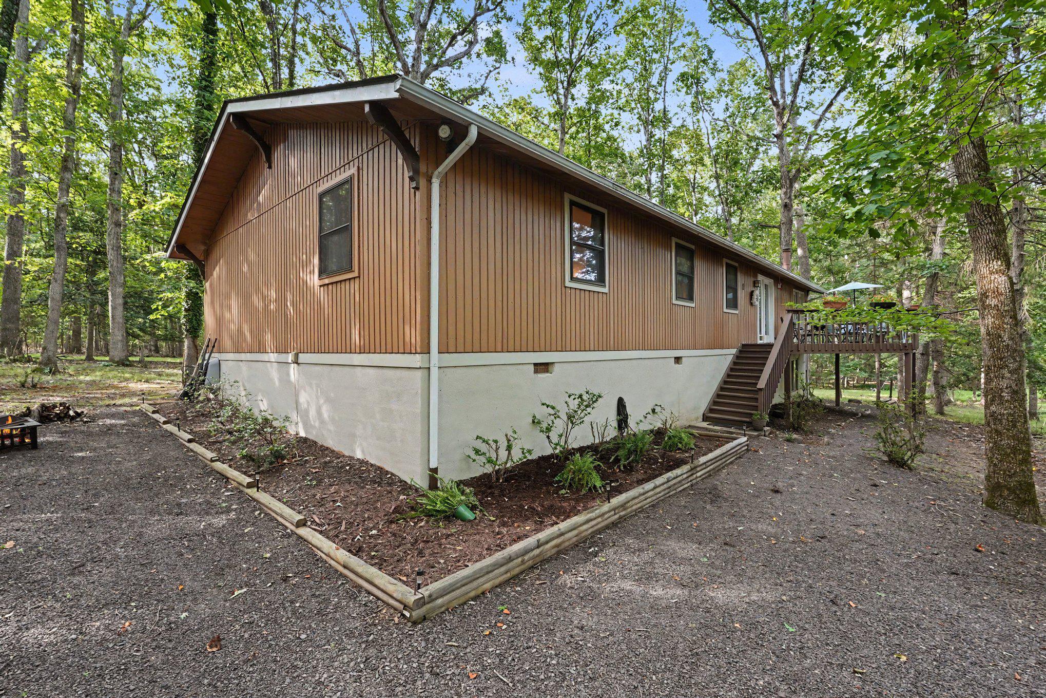222 CREEKSIDE DRIVE