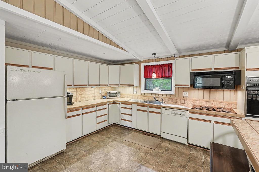 222 CREEKSIDE DRIVE