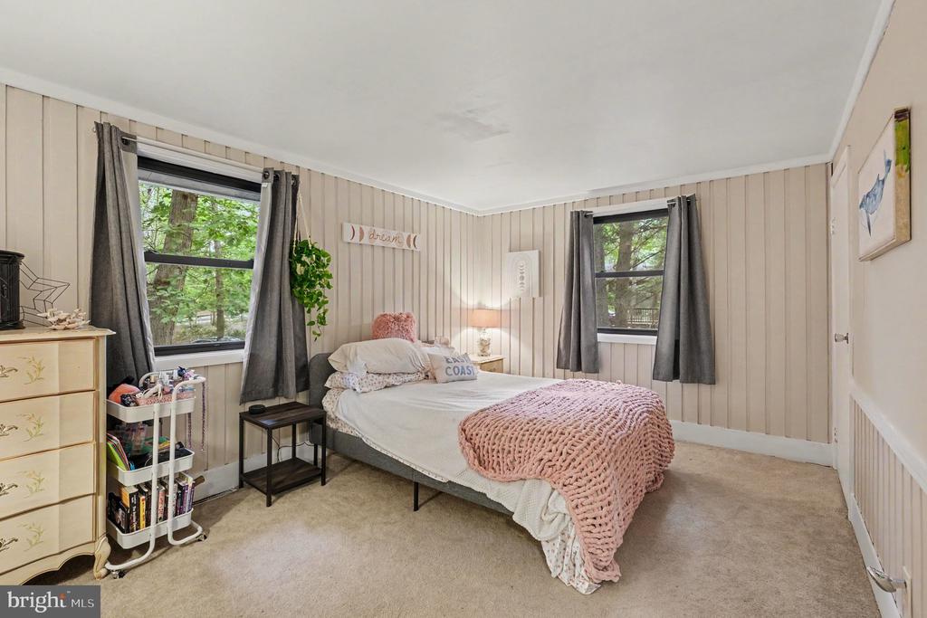 222 CREEKSIDE DRIVE