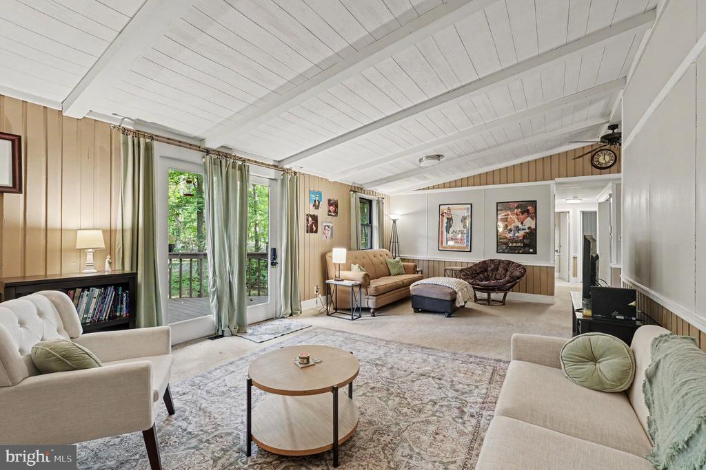 222 CREEKSIDE DRIVE