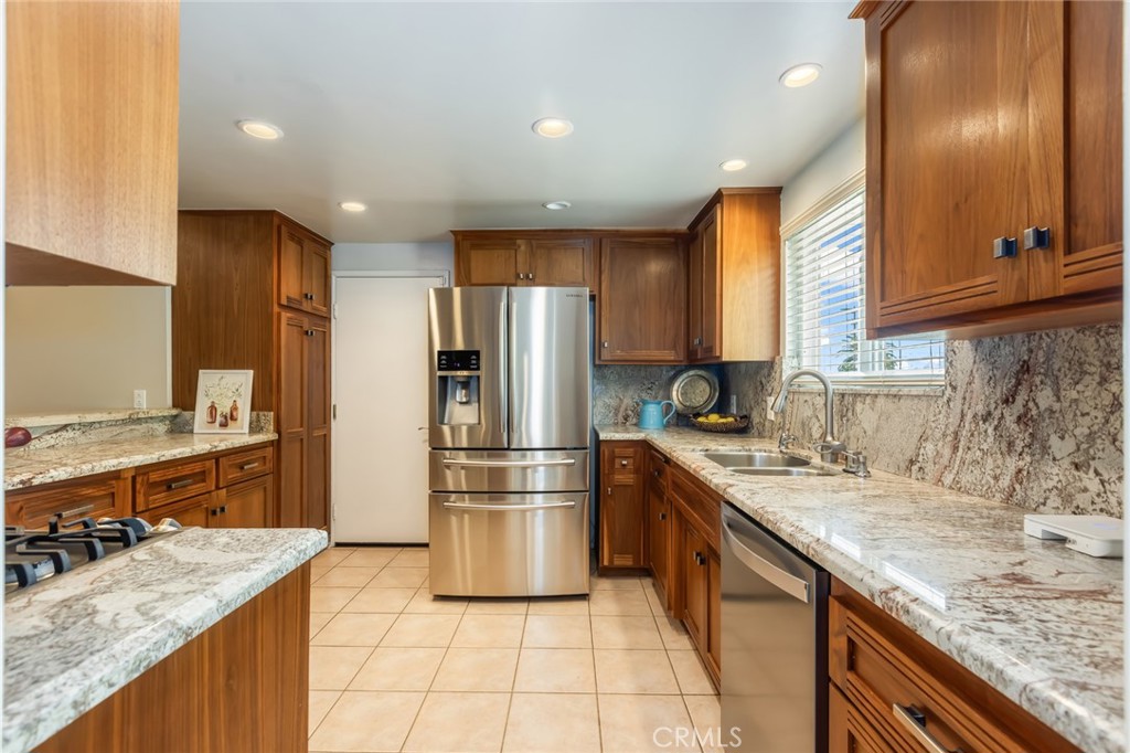 16014 Yarnell Street