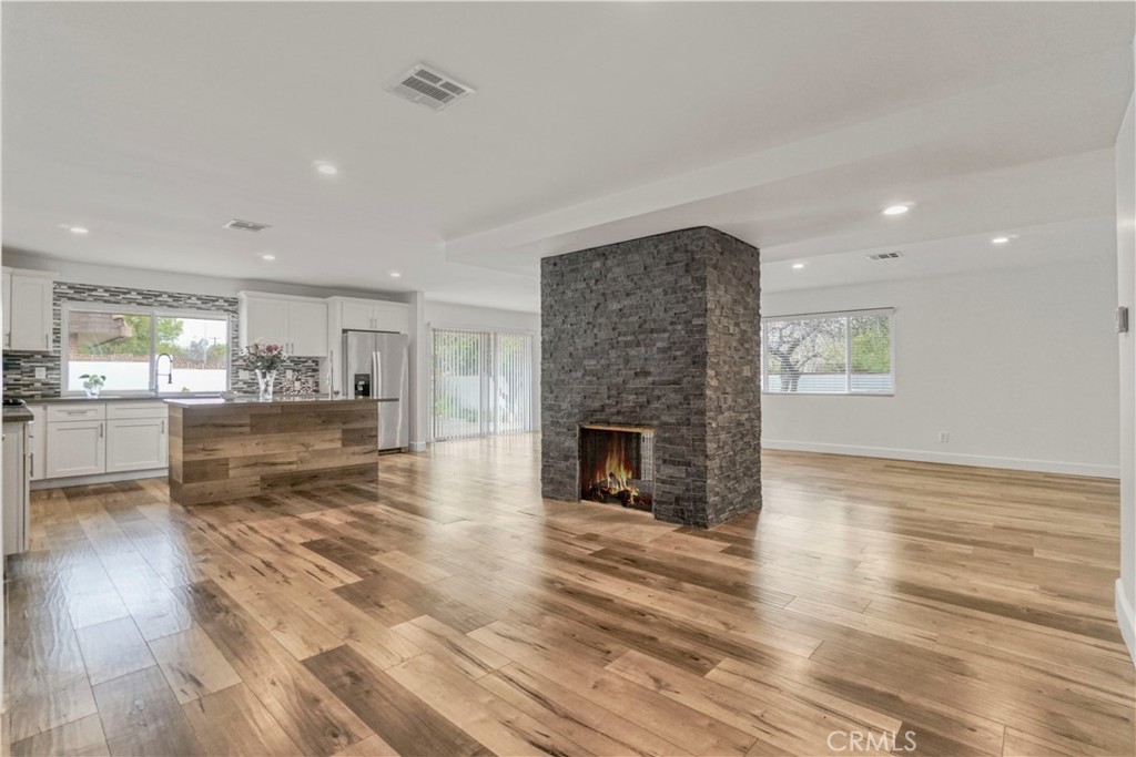 23205 Ingomar Street