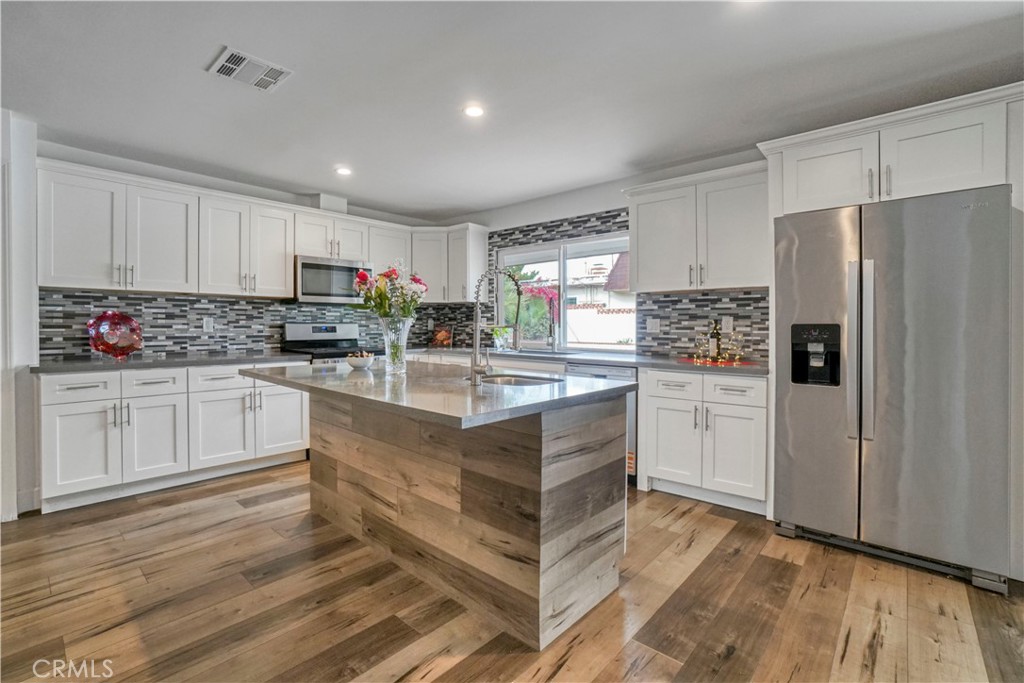 23205 Ingomar Street