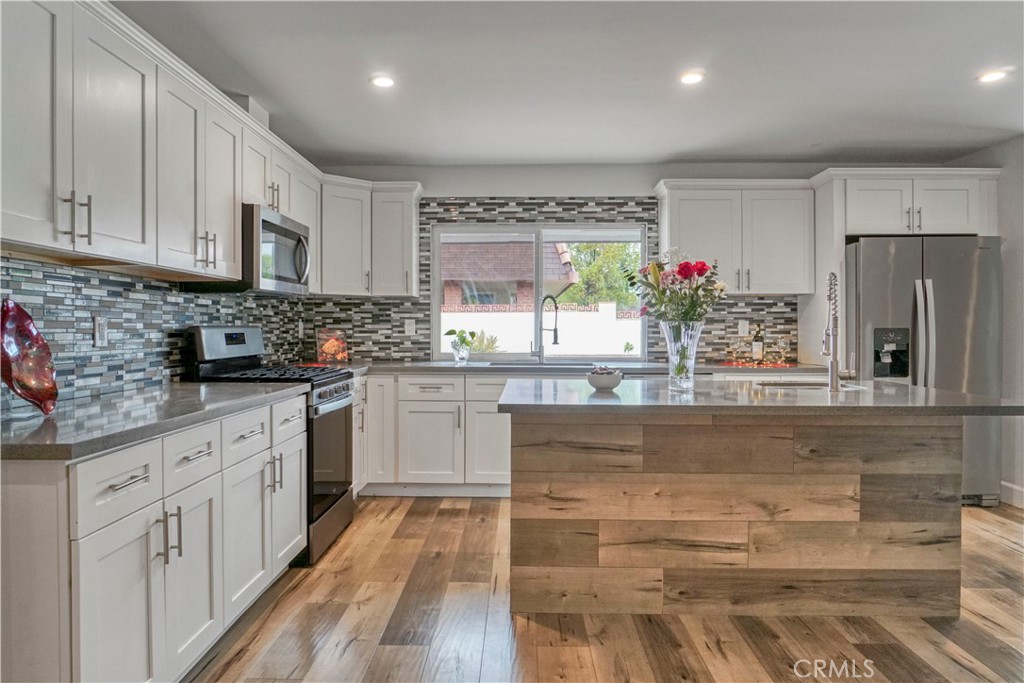 23205 Ingomar Street