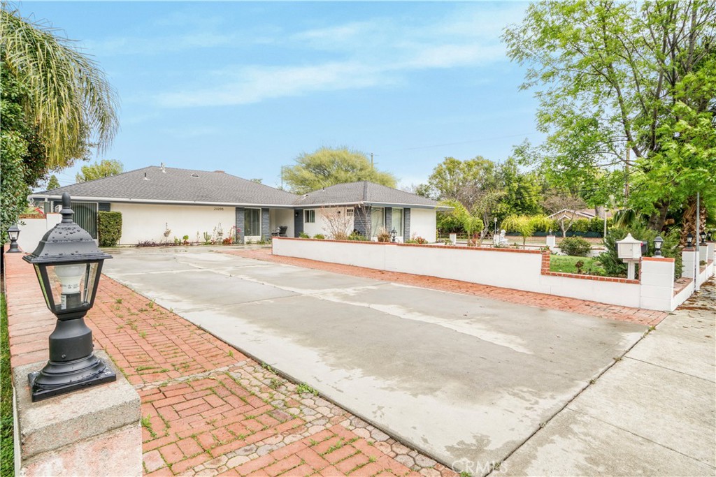 23205 Ingomar Street