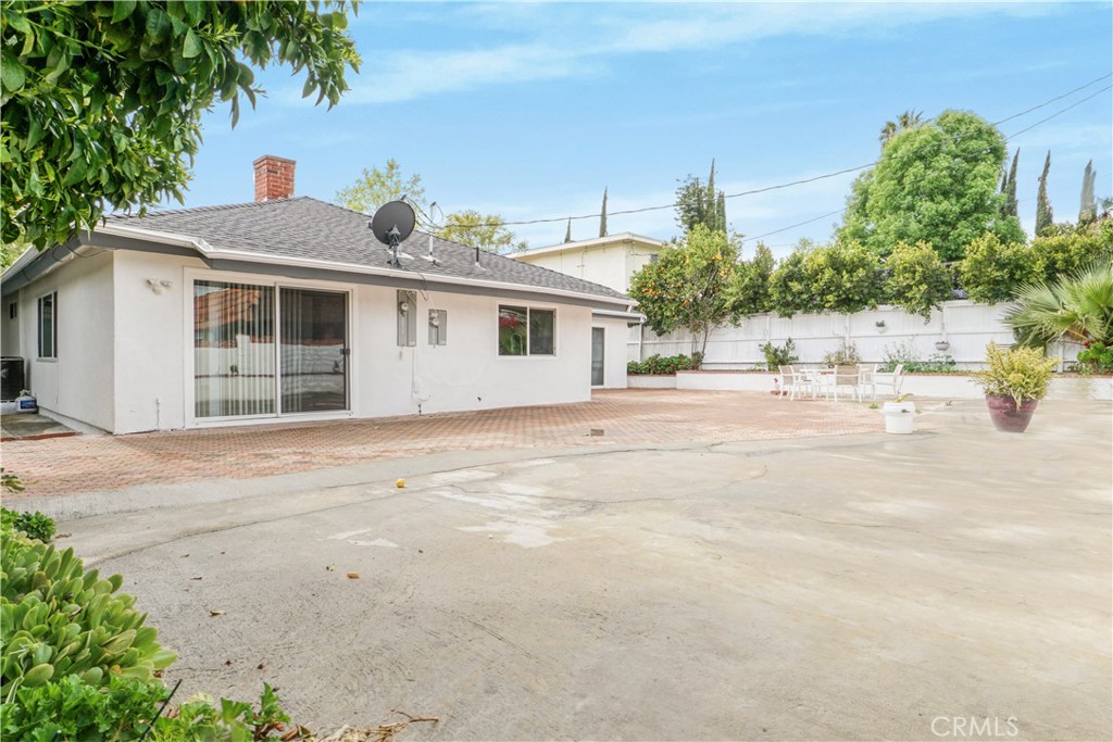 23205 Ingomar Street