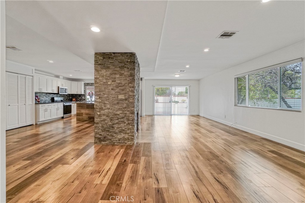 23205 Ingomar Street