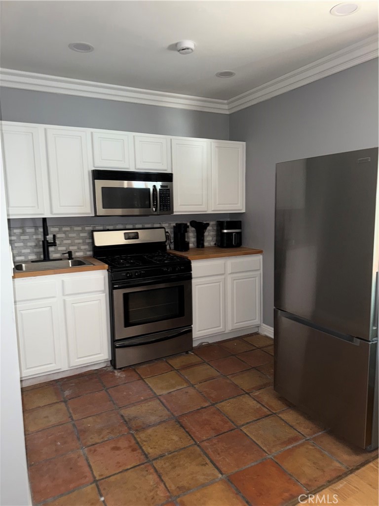 9031 Phyllis Avenue 6