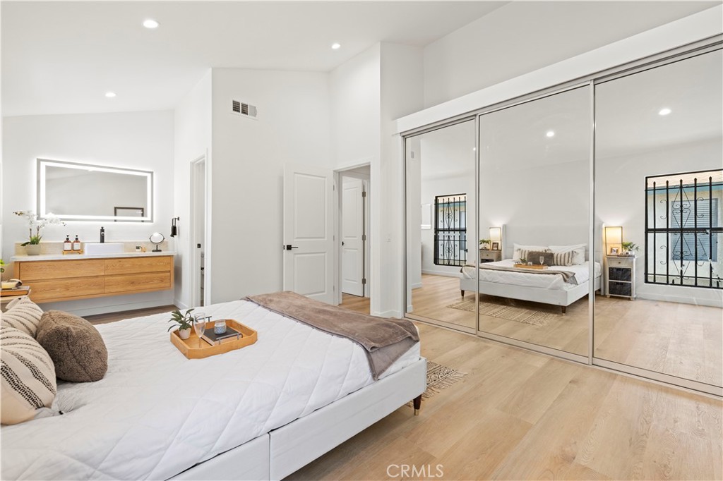 11107 Arminta Street 15