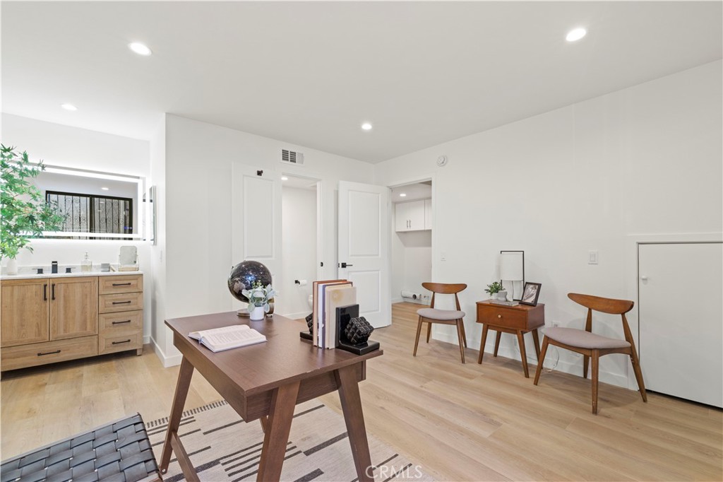 11107 Arminta Street 15