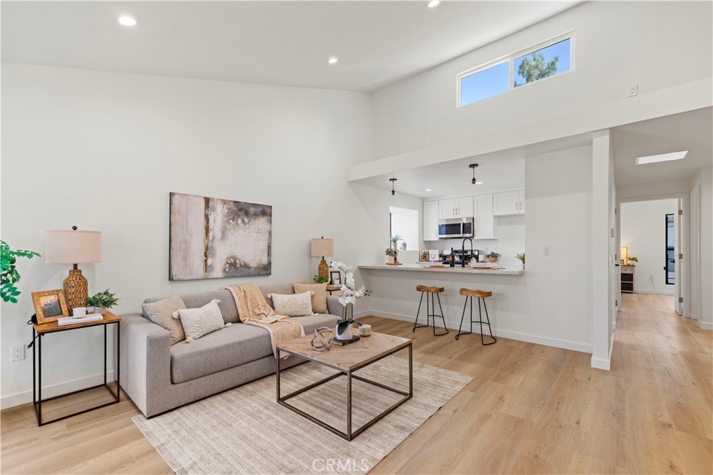 11107 Arminta Street 15