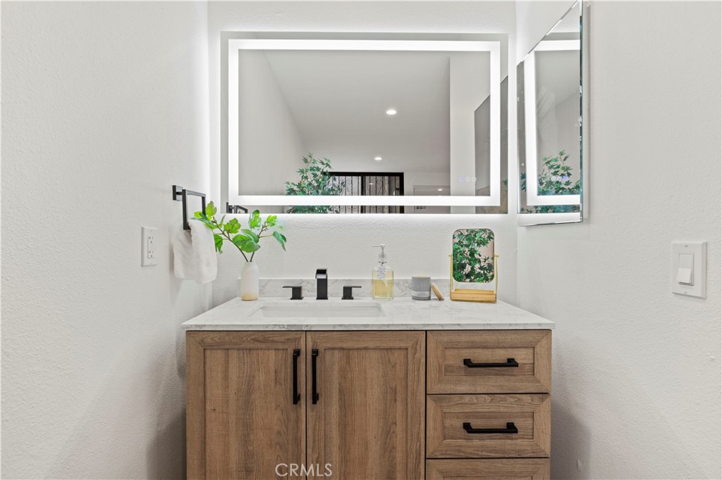 11107 Arminta Street 15