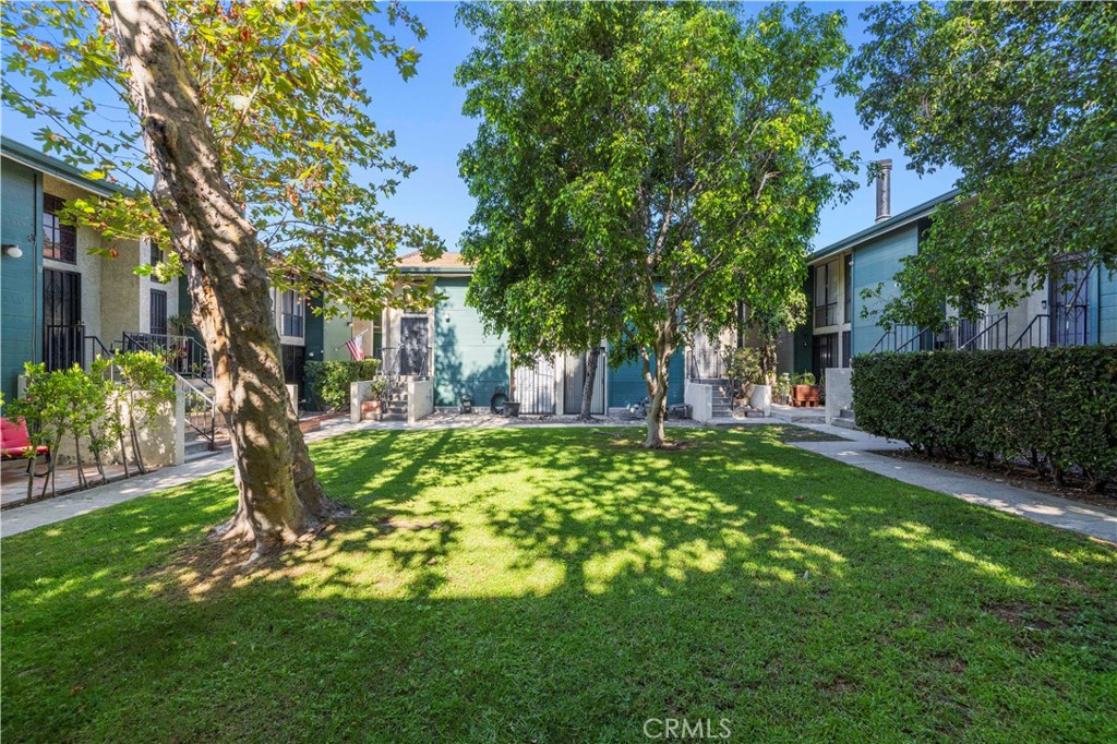 11107 Arminta Street 15