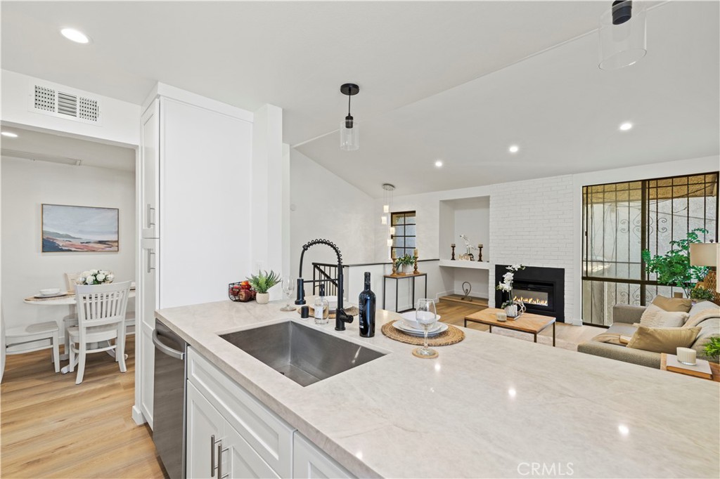 11107 Arminta Street 15