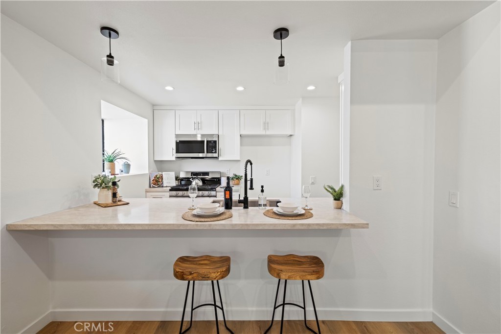 11107 Arminta Street 15