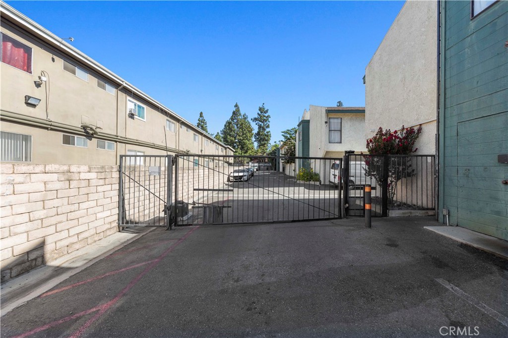 11107 Arminta Street 15