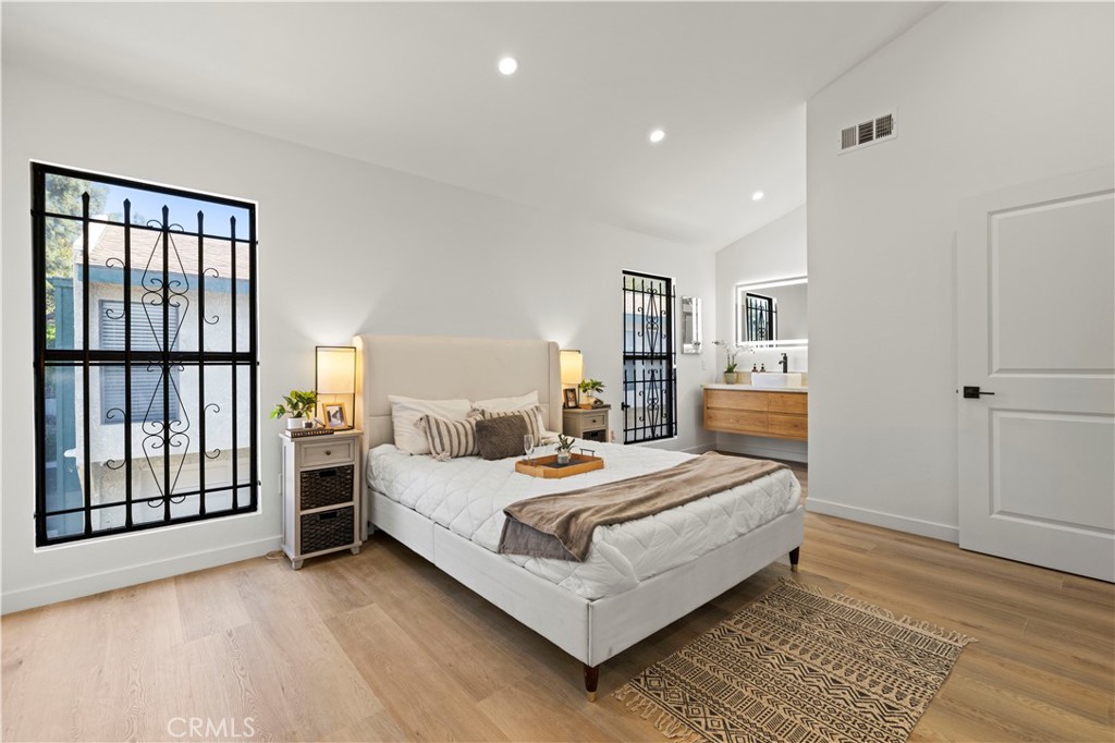 11107 Arminta Street 15