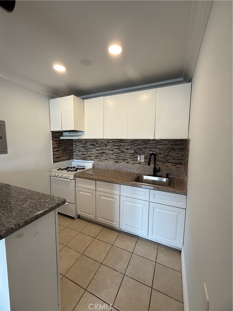 9031 Phyllis Avenue 1