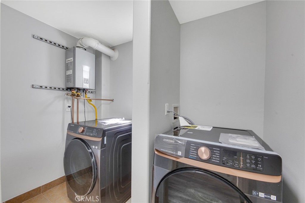 7348 De Soto Avenue 102