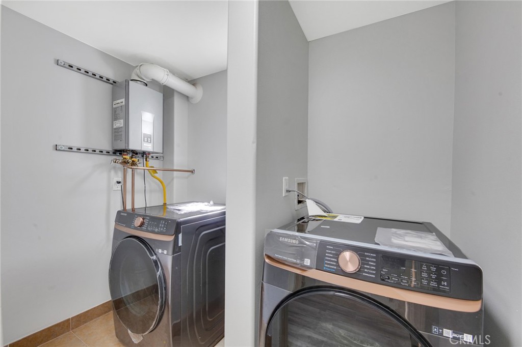 7348 De Soto Avenue 102