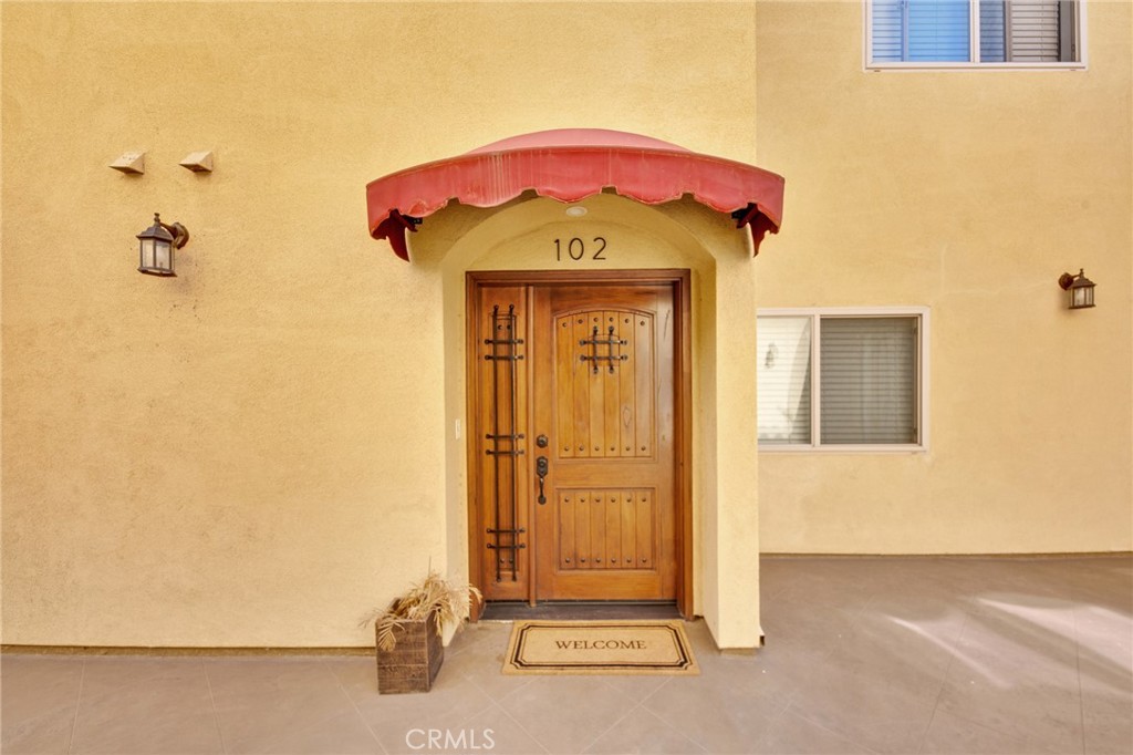 7348 De Soto Avenue 102