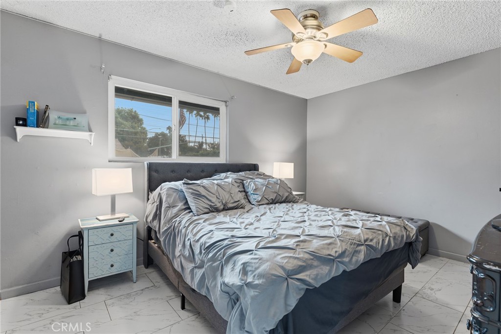 8233 Fallbrook