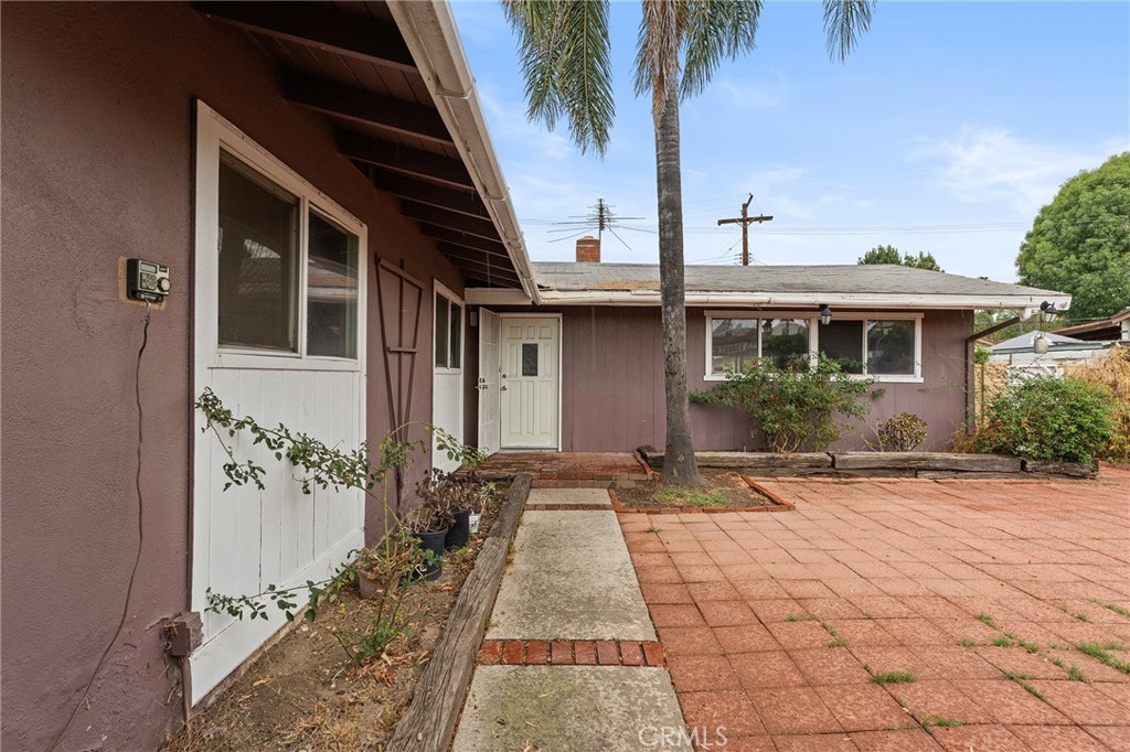 8233 Fallbrook