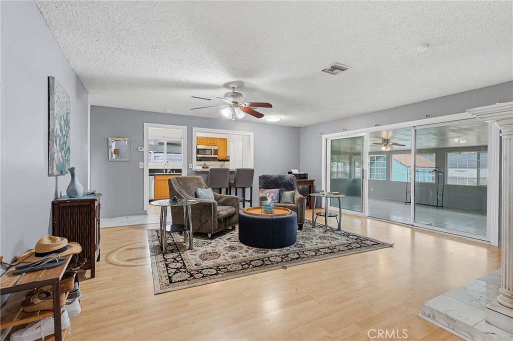 8233 Fallbrook