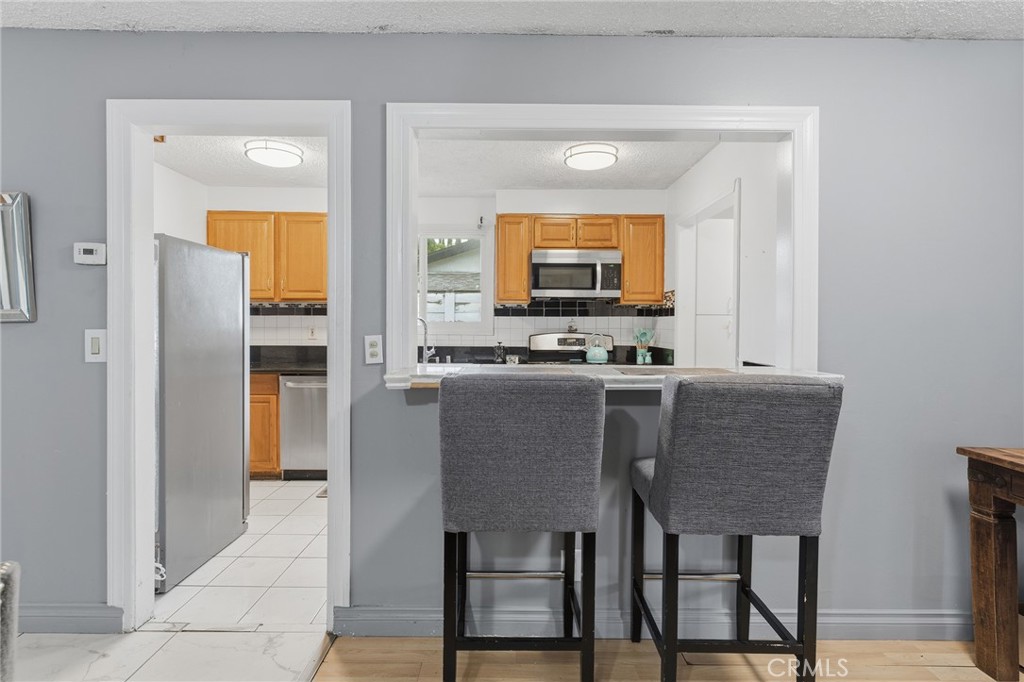 8233 Fallbrook