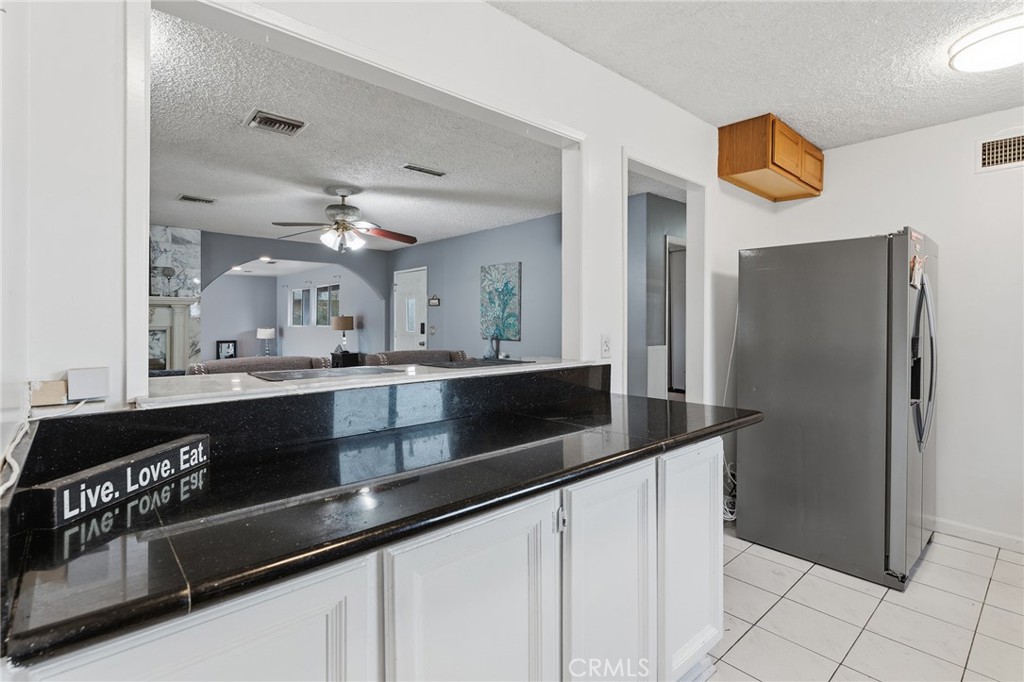 8233 Fallbrook